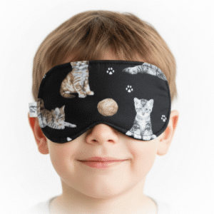 Opaska na oczy koty na czarnym na modelu