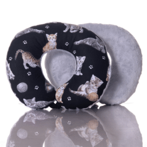 rogal koty na czarnym