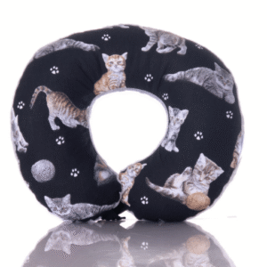 Rogal koty na czarnym przód