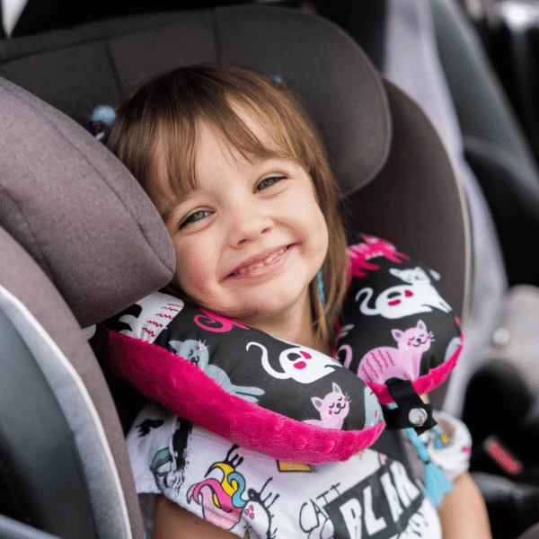 Poduszka podróżna na szyję rogal dla dzieci bawełna minky wygodna – koty fuksjowe