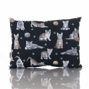 poduszka jasiek 30x40 koty na czarnym