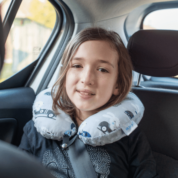 Poduszka podróżna na szyję rogal dla dzieci bawełna minky wygodna – wyścigówki