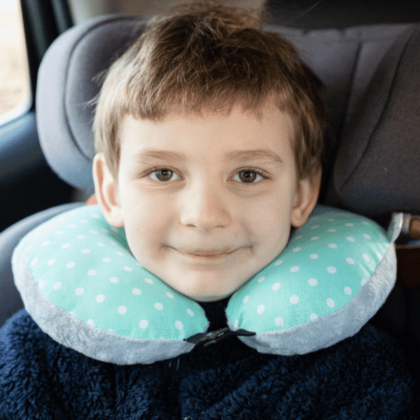 Poduszka podróżna na szyję rogal dla dzieci bawełna minky wygodna – groszki miętowe