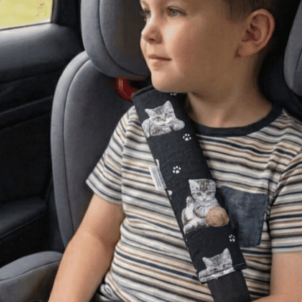 Dwustronna nakładka na pasy bawełna minky koty na czarnym